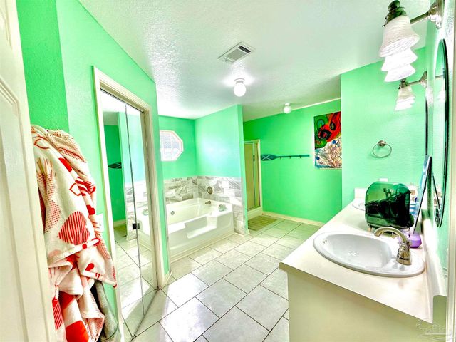 521 Sandy Oak Dr, Pensacola, FL 32506