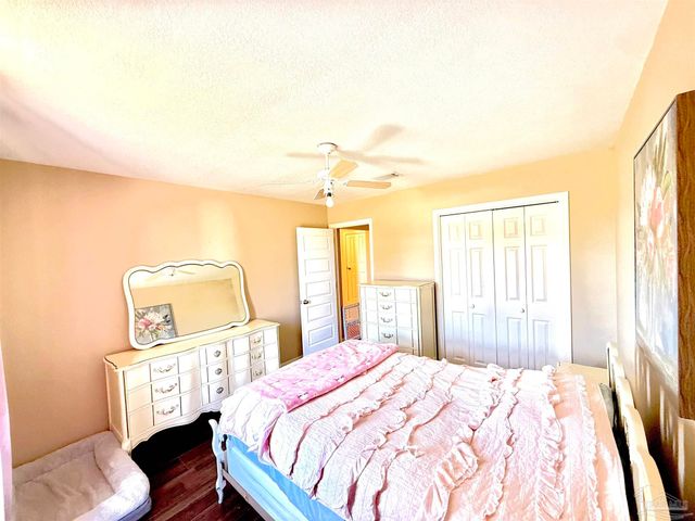 521 Sandy Oak Dr, Pensacola, FL 32506