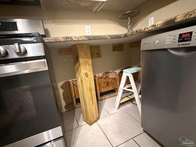 521 Sandy Oak Dr, Pensacola, FL 32506