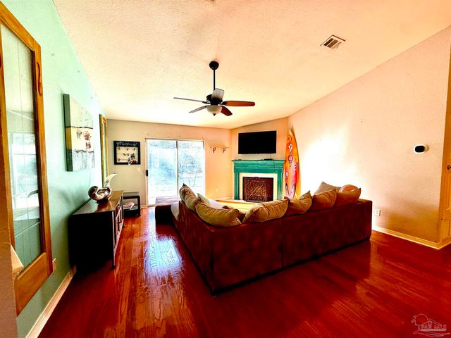 521 Sandy Oak Dr, Pensacola, FL 32506