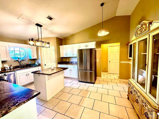 521 Sandy Oak Dr, Pensacola, FL 32506