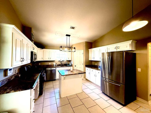 521 Sandy Oak Dr, Pensacola, FL 32506