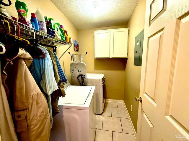 521 Sandy Oak Dr, Pensacola, FL 32506