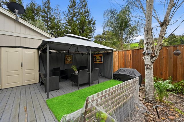 29 Vanessa Ct W, Napa, CA 94558