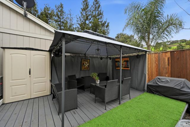 29 Vanessa Ct W, Napa, CA 94558