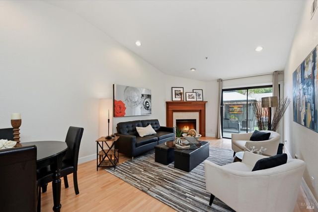 29 Vanessa Ct W, Napa, CA 94558