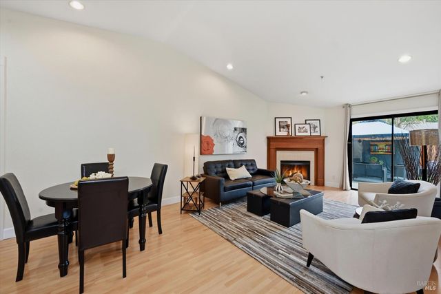 29 Vanessa Ct W, Napa, CA 94558