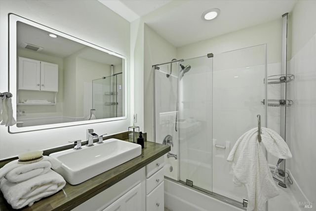 29 Vanessa Ct W, Napa, CA 94558