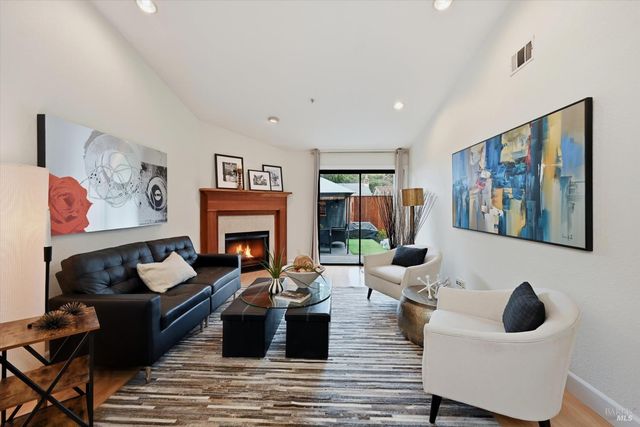 29 Vanessa Ct W, Napa, CA 94558