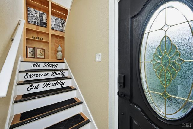 29 Vanessa Ct W, Napa, CA 94558