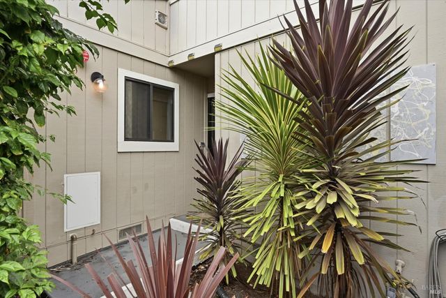 29 Vanessa Ct W, Napa, CA 94558