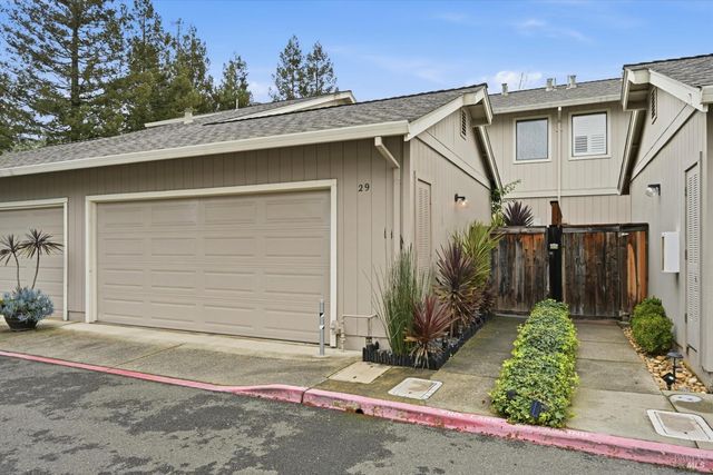 29 Vanessa Ct W, Napa, CA 94558