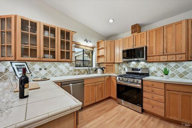 29 Vanessa Ct W, Napa, CA 94558