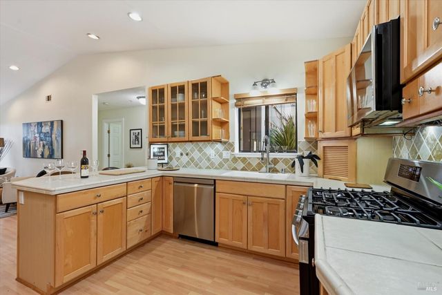 29 Vanessa Ct W, Napa, CA 94558