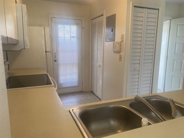 42 PINE ISLAND CIRCLE, Kissimmee, FL 34743