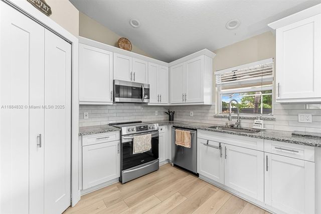 2335 SW 27 ST, Cape Coral, FL 33914