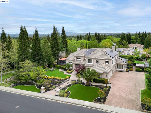 8303 Regency Dr, Pleasanton, CA 94588