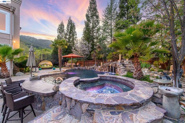 8303 Regency Dr, Pleasanton, CA 94588