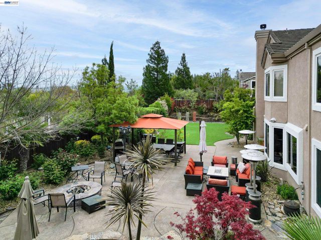 8303 Regency Dr, Pleasanton, CA 94588