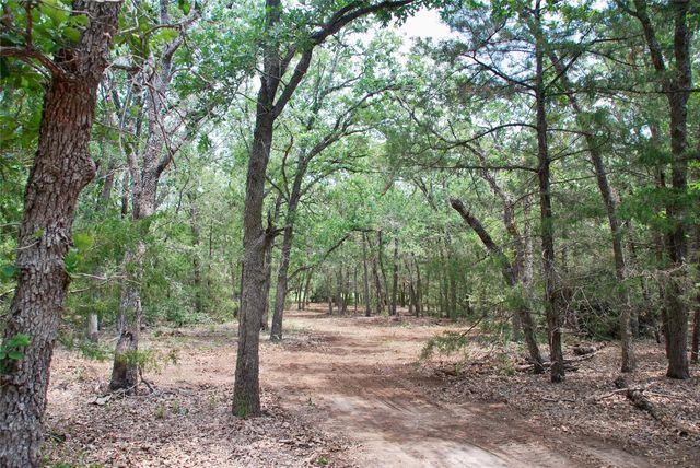 1649 Davis Road, Muldoon, TX 78949