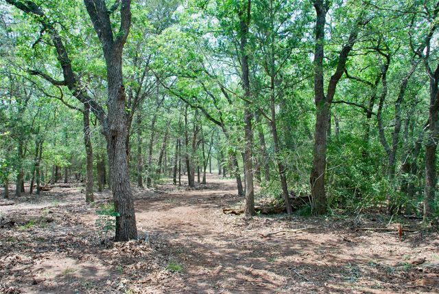 1649 Davis Road, Muldoon, TX 78949