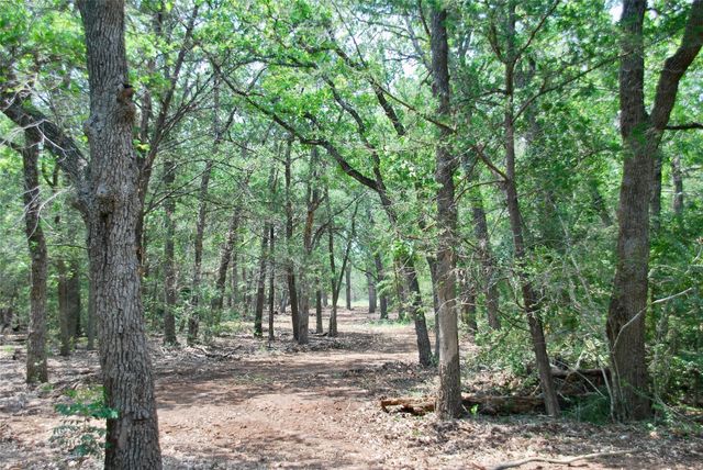 1649 Davis Road, Muldoon, TX 78949