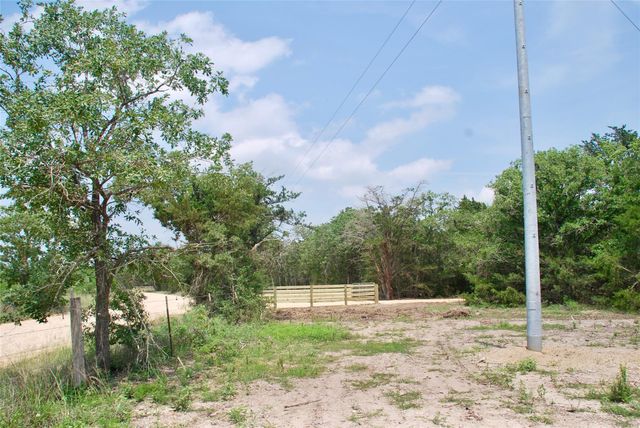 1649 Davis Road, Muldoon, TX 78949