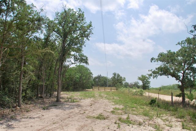1649 Davis Road, Muldoon, TX 78949