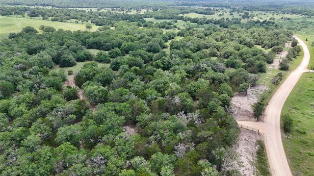 1649 Davis Road, Muldoon, TX 78949