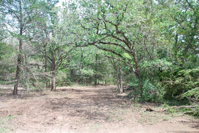 1649 Davis Road, Muldoon, TX 78949