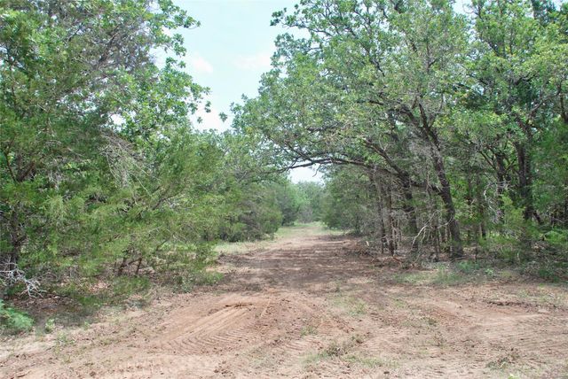 1649 Davis Road, Muldoon, TX 78949
