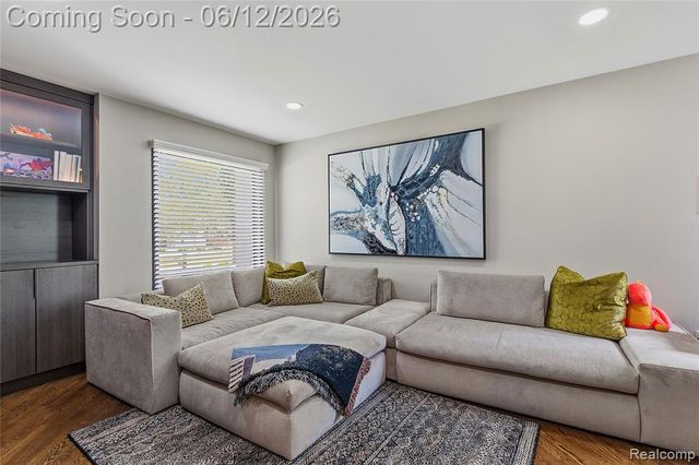 4057 Fox Lake Drive, Bloomfield Hills, MI 48302