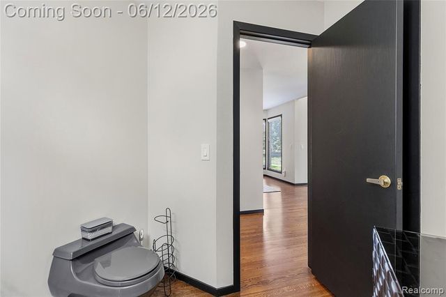 4057 Fox Lake Drive, Bloomfield Hills, MI 48302