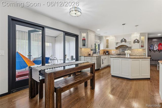 4057 Fox Lake Drive, Bloomfield Hills, MI 48302