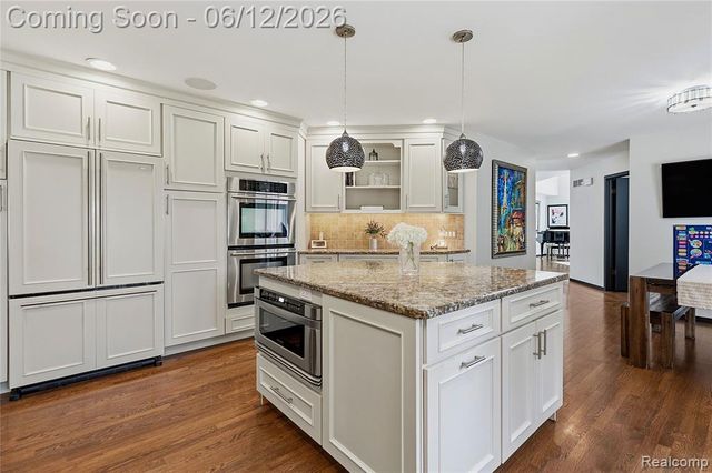 4057 Fox Lake Drive, Bloomfield Hills, MI 48302