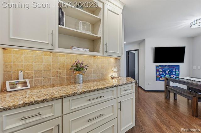 4057 Fox Lake Drive, Bloomfield Hills, MI 48302