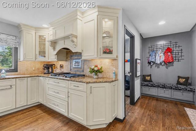 4057 Fox Lake Drive, Bloomfield Hills, MI 48302