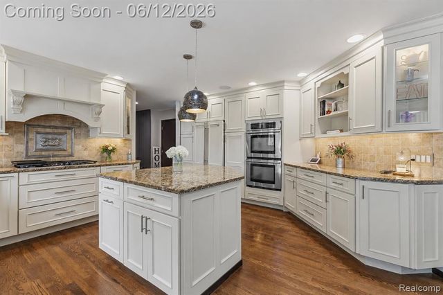 4057 Fox Lake Drive, Bloomfield Hills, MI 48302