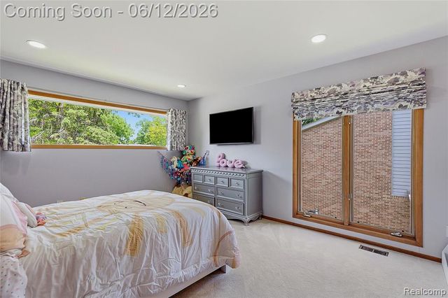 4057 Fox Lake Drive, Bloomfield Hills, MI 48302