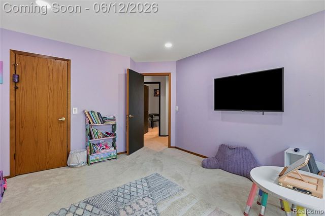 4057 Fox Lake Drive, Bloomfield Hills, MI 48302