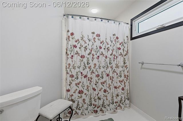 4057 Fox Lake Drive, Bloomfield Hills, MI 48302