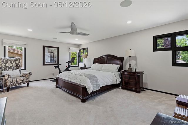 4057 Fox Lake Drive, Bloomfield Hills, MI 48302