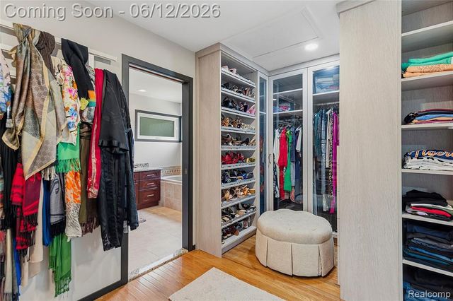 4057 Fox Lake Drive, Bloomfield Hills, MI 48302
