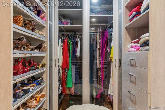 4057 Fox Lake Drive, Bloomfield Hills, MI 48302