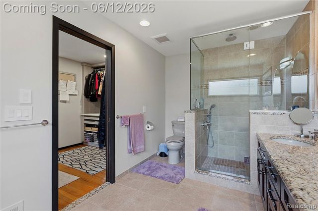 4057 Fox Lake Drive, Bloomfield Hills, MI 48302