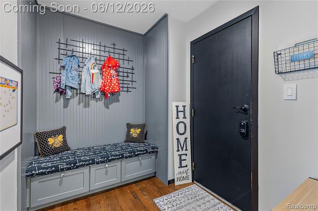 4057 Fox Lake Drive, Bloomfield Hills, MI 48302