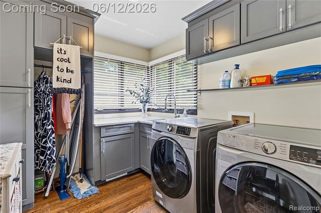 4057 Fox Lake Drive, Bloomfield Hills, MI 48302