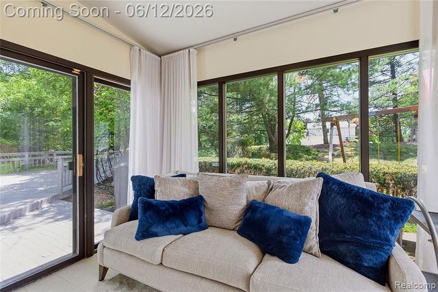 4057 Fox Lake Drive, Bloomfield Hills, MI 48302