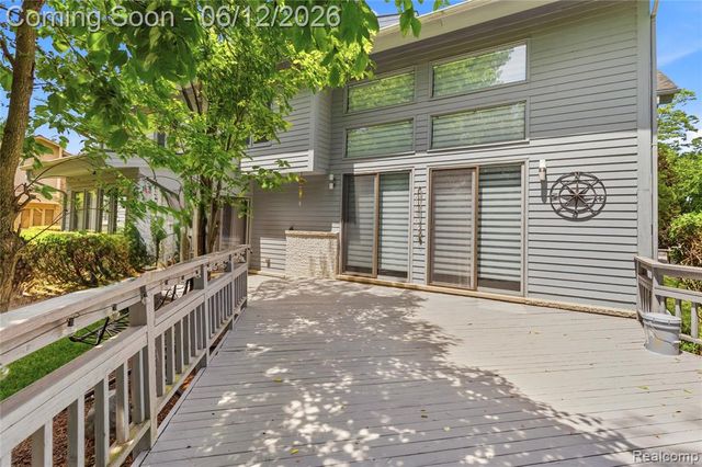 4057 Fox Lake Drive, Bloomfield Hills, MI 48302