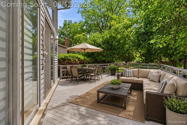 4057 Fox Lake Drive, Bloomfield Hills, MI 48302